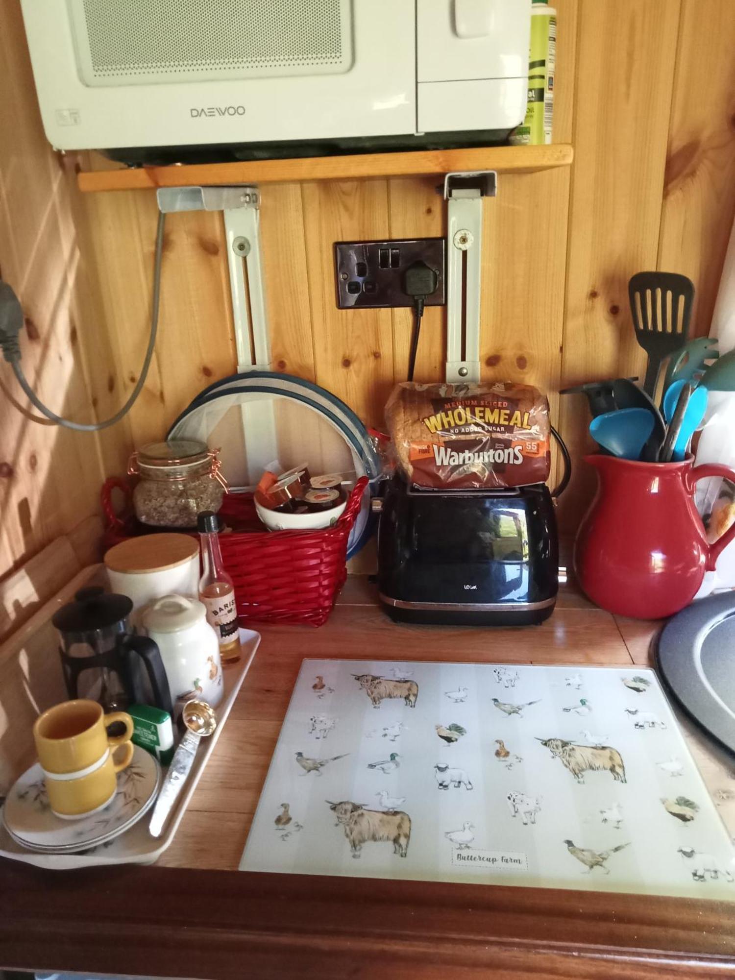 'morris' The Shepherd's Hut And Woodland Hot Tub Experience * Carmarthen