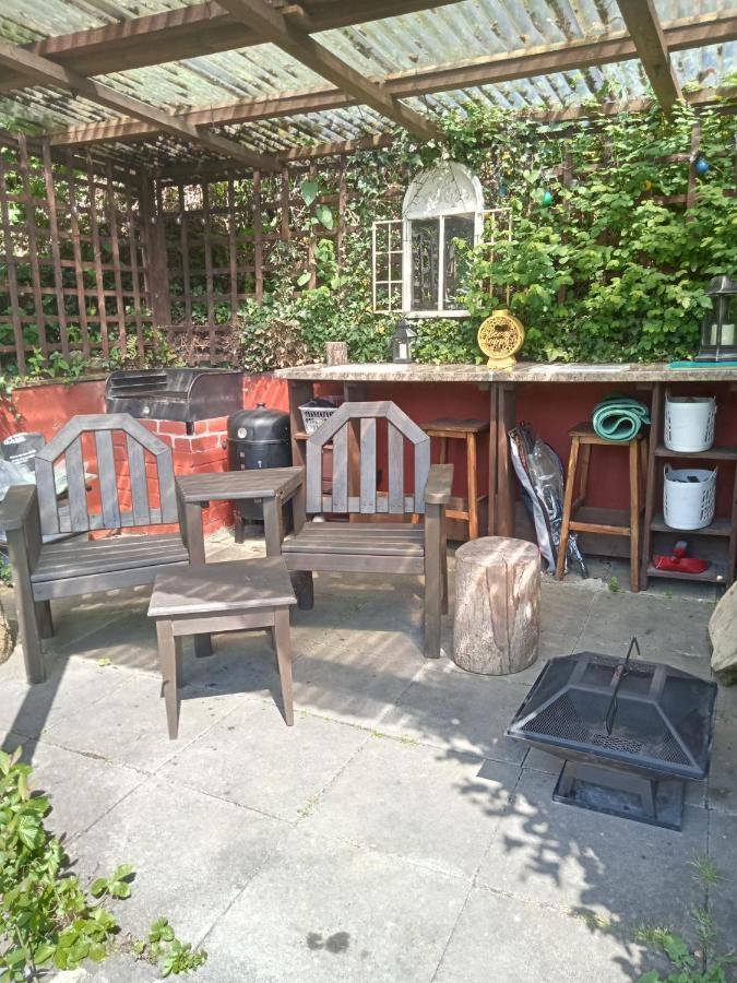 'morris' The Shepherd's Hut And Woodland Hot Tub Experience Carmarthen