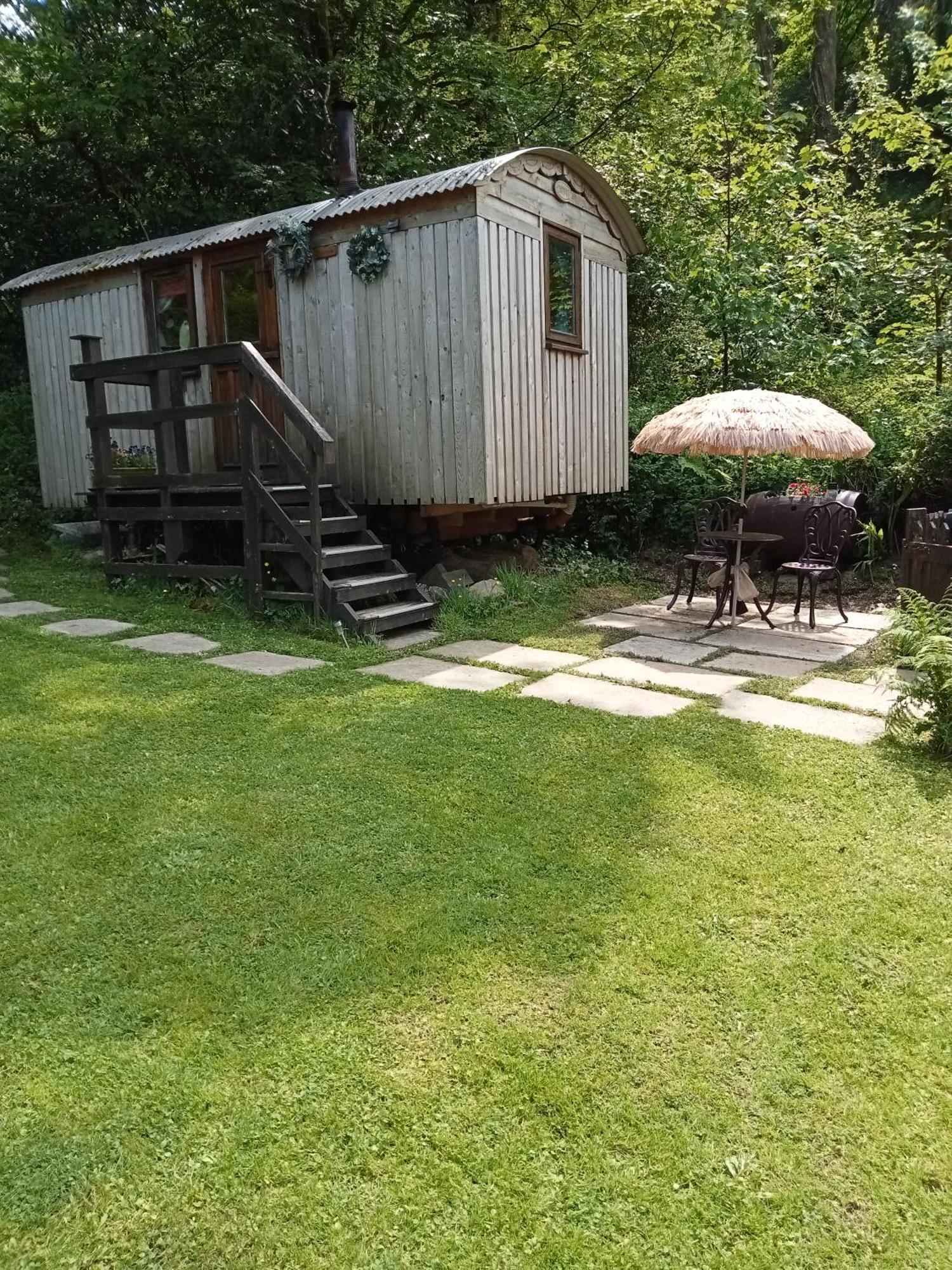 'morris' The Shepherd's Hut And Woodland Hot Tub Experience Luxury tent *